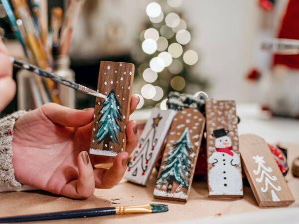 Ręcznie robione ozdoby świąteczne z recyklingu - proste pomysły na dekoracje