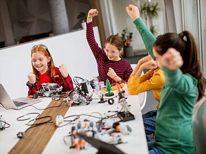 Świat inteligentnych zabawek: jak roboty wprowadzają się do dziecięcych pokojów